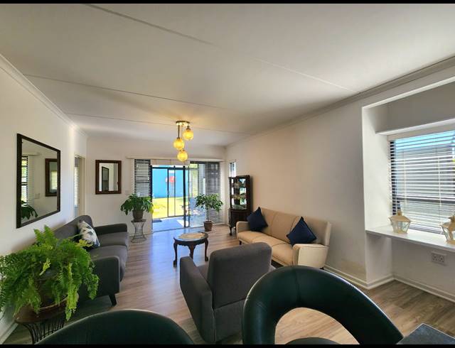 2 BEDROOM APARTMENT FOR SALE IN BURGUNDY ESTATE